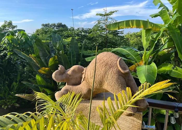 Pink House Guest House Lamai - Pool & Sea View